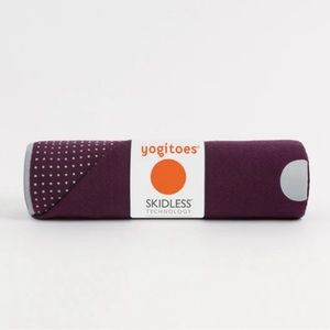 Manduka Yogitoes® Yoga Mat Towel Purple